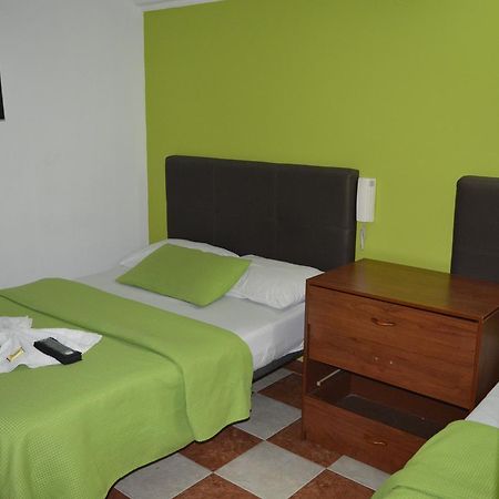 Hotel Las Palmas Fontibon Bogotá Exteriör bild